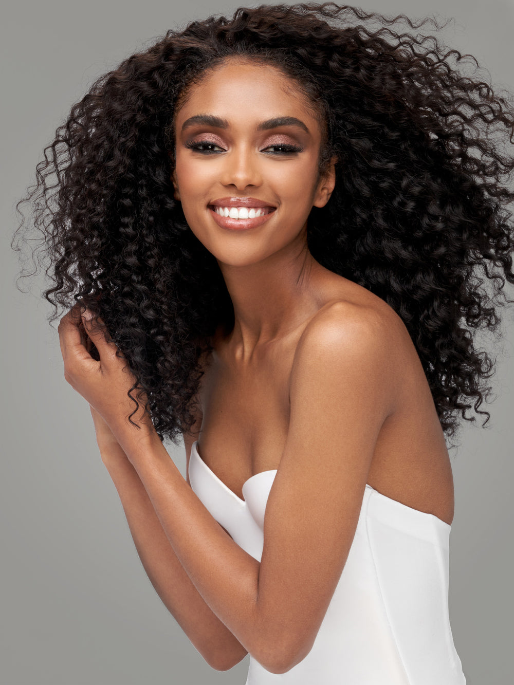Indique Bounce Coil Curl Extensions - Defined and Bouncy Curls for All-Day Hold